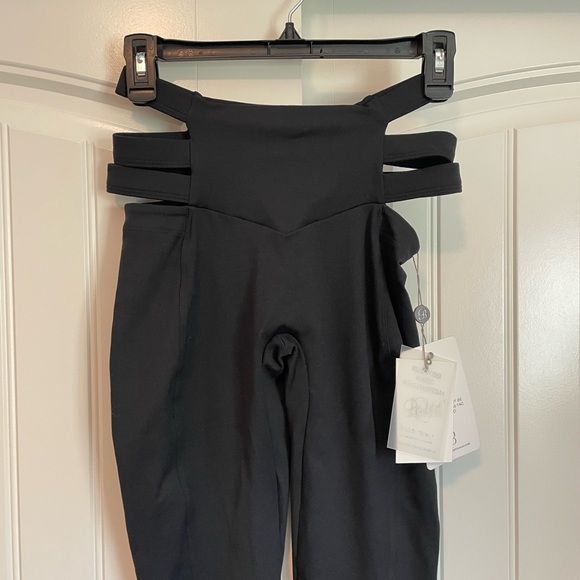 NWT Bombshell Sportswear Savage Leggings Size M Black - Picture 4 of 9